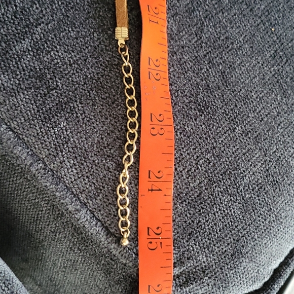 Floral design necklace - Picture 3 of 3